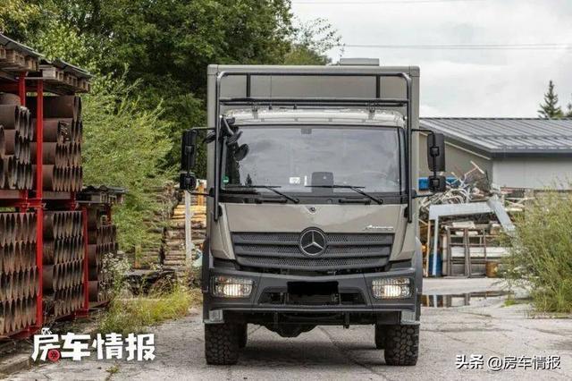 全新奔驰中卡房车，5.1T四驱带三把锁越野力够强，车内足有10平米