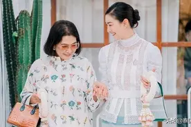 泰国女星Pancake携家人做功德图片
