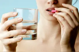 多喝水未必好！3种情况，可能是在暗示你不要继续喝水图片