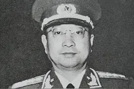 他55年被授衔开国中将，为何陈赓认为授低了？毛主席的回答很合理图片