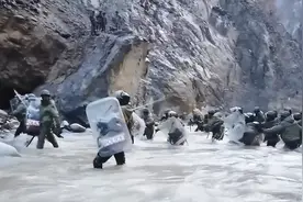 坚守加勒万河谷！中印冷兵器交锋，印军装备高端却不堪一击图片