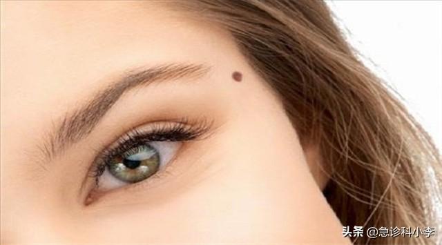 手上长了很多小红点