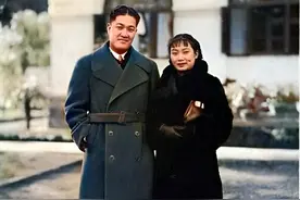 戴笠与胡蝶的真实影像，胡蝶千娇百媚如仙子，戴笠面容冷峻显威严图片