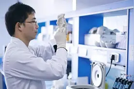 北大天才少年：帮老美攻克1nm芯片技术后,一个奇怪的现象出现了图片