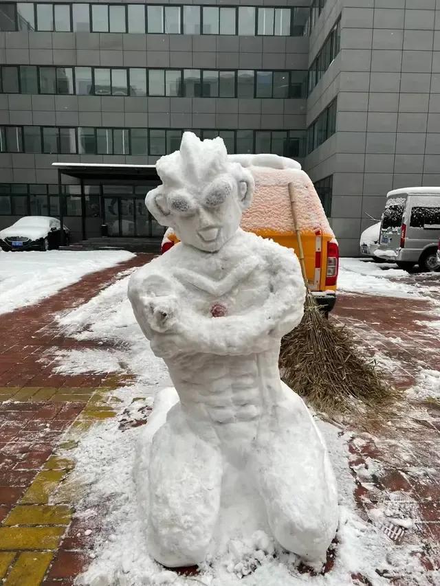 大郑州堆雪人内卷严重，哪个是金奖？全河南的雪人都在这里了