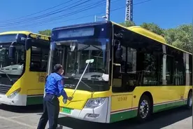 乌鲁木齐市开通四条直达景区公交专线 定制运营模式，乘客可预约线路及乘车地点图片