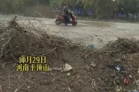 继父冒雪给女儿送菜，网友：好羡慕，一定要好好孝顺他图片