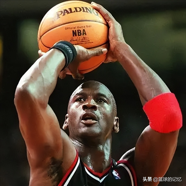 乔丹,1963年2月17日出生在美国布鲁克林,5岁的时候,乔丹一家人便搬到