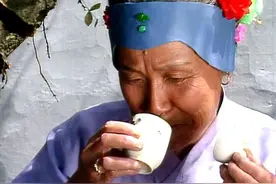 刘姥姥和王熙凤在狱神庙内相见，两人会做哪几件事？图片