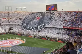 法兰克福的冠军之路离不开球迷 雄鹰代表着怎样的球迷文化图片