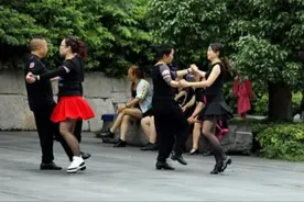 一位大爷的口述：交际舞真不能跳，因为你想象不到身边都是什么人图片