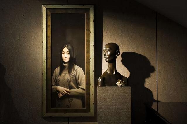 画家冷军的一幅《手相》，竟卖了690万，放大10倍之后才知其奥秘