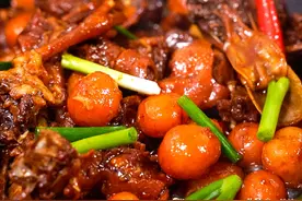 土豆炖鸭肉的好吃做法？3个步骤教会你，一上桌全家人都抢着吃图片