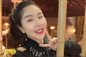 北京一30岁女子被60岁大爷当街搭讪，女子被气到，说你比我爸还大图片