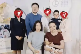 巴图老婆博谷出月子，宋丹丹现身月子会所，怀抱孙子笑得合不拢嘴图片