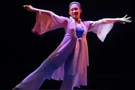 大胆去做, 一把折扇舞出的《扇舞丹青》图片