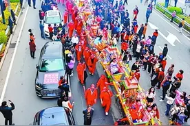 阔别3年 百米蜈蚣阁重现厦门街头图片
