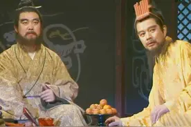 袁绍比曹操有三个优势，您用何种战略战术，能帮他打赢官渡之战？图片