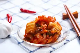【明天吃什么】家庭版辣白菜，百搭下饭神菜，简单开胃图片