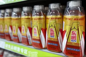 市值蒸发400多亿！东鹏特饮终究不是红牛图片