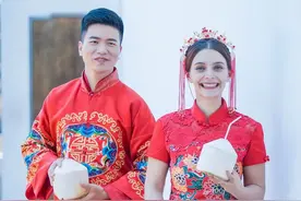 17年法国女高管嫁湖南农村小伙，喜欢穿湖南省服，如今怎样了图片