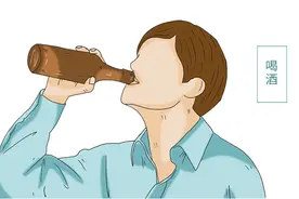 1瓶白酒等于13瓶啤酒？喝白酒比喝啤酒伤害大，这是真的吗？图片