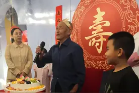 《论语·泰伯》三：曾子善言：“战战兢兢，如临深渊，如履薄冰”图片