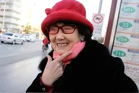 她54岁入狱，71岁出狱扫厕所，81岁赚千万，只为完成女儿2个遗愿图片