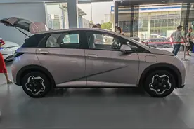 比亚迪海豚时尚版购前探店，不讲数据，从普通人视角谈谈试驾体验图片