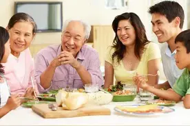 人到老年才明白：兄弟姐妹再亲，相处要有边界，这三种事要装糊涂图片