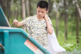 2016年河南12岁男孩为救后妈，街头拾荒凑医药费，直言舍不得她死图片