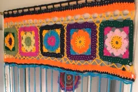 编织高手厉害了！就连家里的窗帘都是钩针编织的，太漂亮了吧图片