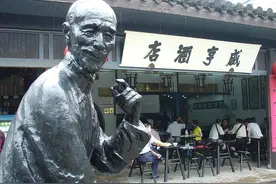“孔乙己”热潮席卷网络：为何贫苦汉子成为了大家的谈资和笑料？图片