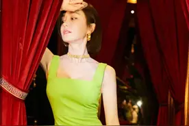 43岁女星因身材火上热搜！网友：怪不得能当“绿茶鼻祖”…图片