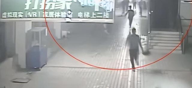 云南黑帮奥特曼军团，入帮必须熟知奥特曼全家，如果不信光就打你