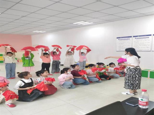 ��Զ���³�ʵ��ѧУ��չ������Ż