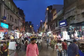 印度之旅首站德里，存在2种完全不同的世界图片