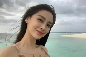 杨颖哽咽谈起婚姻：是黄晓明先委屈我的！她的反应太让人心疼了图片