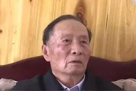 八旬父亲背叛家庭十年，如今携二婚妻子找儿子养老，遭儿子怒怼图片