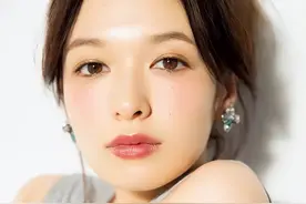 时髦精的正确护肤步骤，从精简版到升级版，都给你整得明明白白的图片