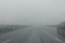 昨夜今晨，贵阳出现雷雨天气图片