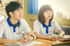 “就算与全世界为敌，我也站在你这边”青葱岁月，少年的你图片