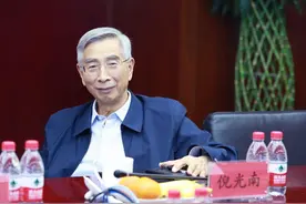 倪光南83年就拿近10万年薪，却不懂买房，把钱都买仪器回国搞科研图片