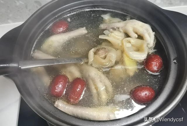 花胶煲老母鸡汤的功效 2026年花胶煲老母鸡汤的功效与禁忌 花胶煲老母鸡汤的功效 2026年花胶煲老母鸡汤的功效与禁忌
