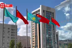 独家视频丨哈萨克斯坦首都：城市街头飘扬“中国红”图片