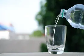 喝碱性水更健康吗？图片