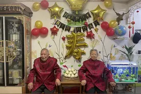 当“幸福”来敲门——百岁老人喜过大寿图片