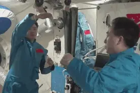 在空间站生活，航天员的伙食怎么样？能吃到新鲜的水果蔬菜吗？图片
