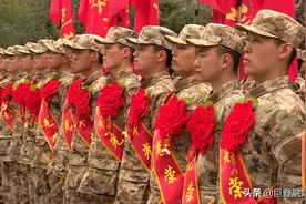 英姿勃发踏征程 巨野县140名新兵启程入伍图片