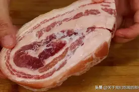 不管冻多硬的肉，别直接泡冷水，学会2招，快速解冻，鲜嫩没腥味图片